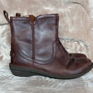 UGG Women’s Dark Brown Leather Ankle Boots Size 8